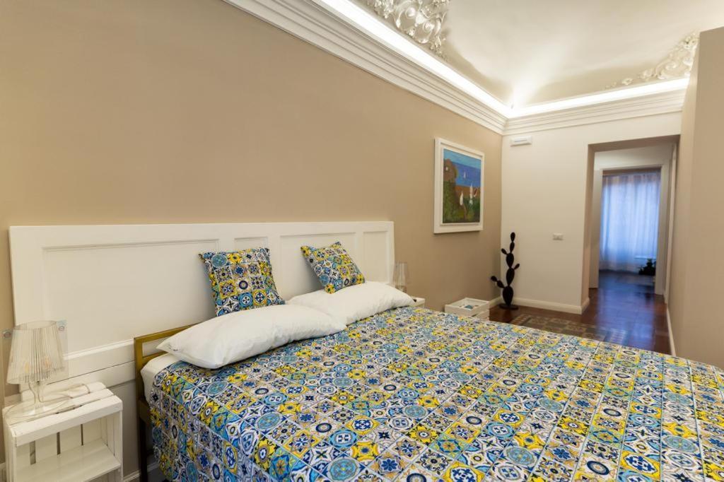 Sikelia-Sicilian Rooms คาตาเนีย ภายนอก รูปภาพ