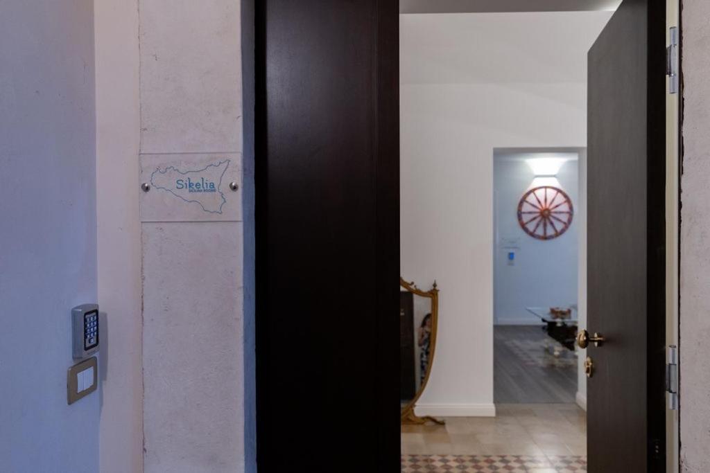 Sikelia-Sicilian Rooms คาตาเนีย ภายนอก รูปภาพ