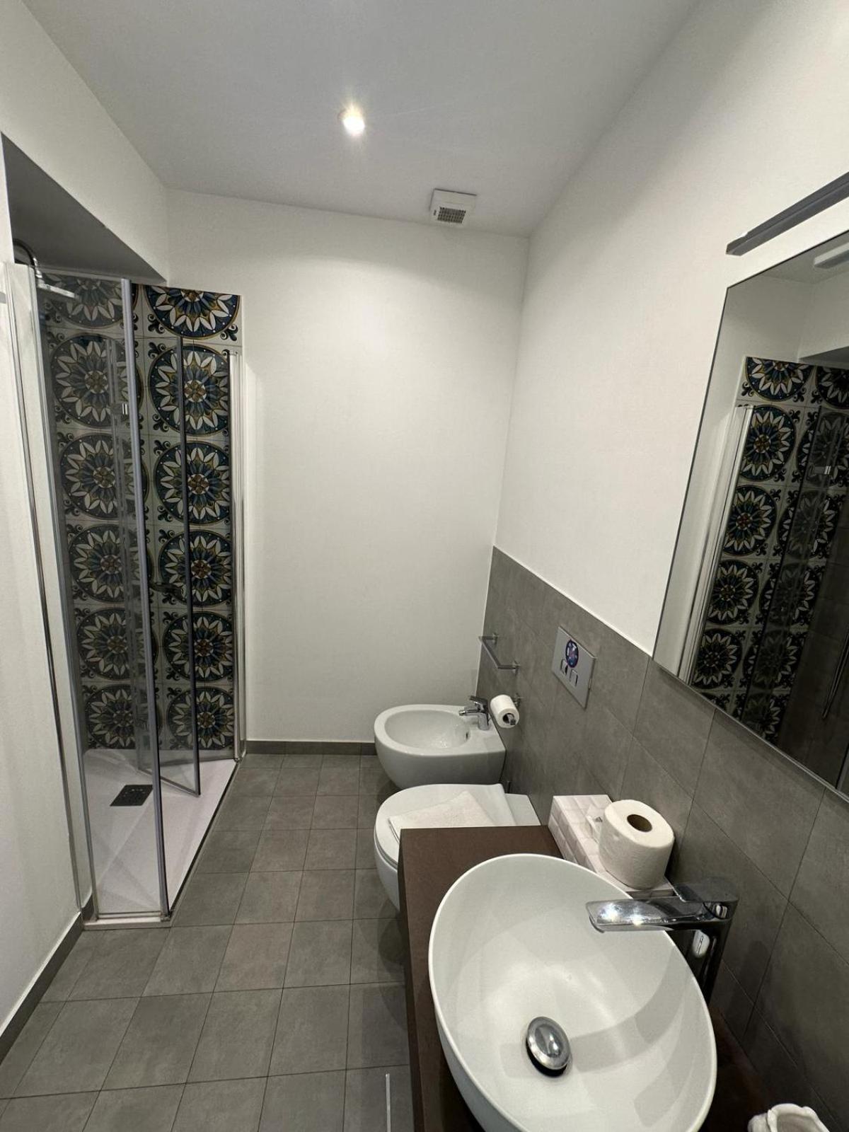 Sikelia-Sicilian Rooms คาตาเนีย ภายนอก รูปภาพ