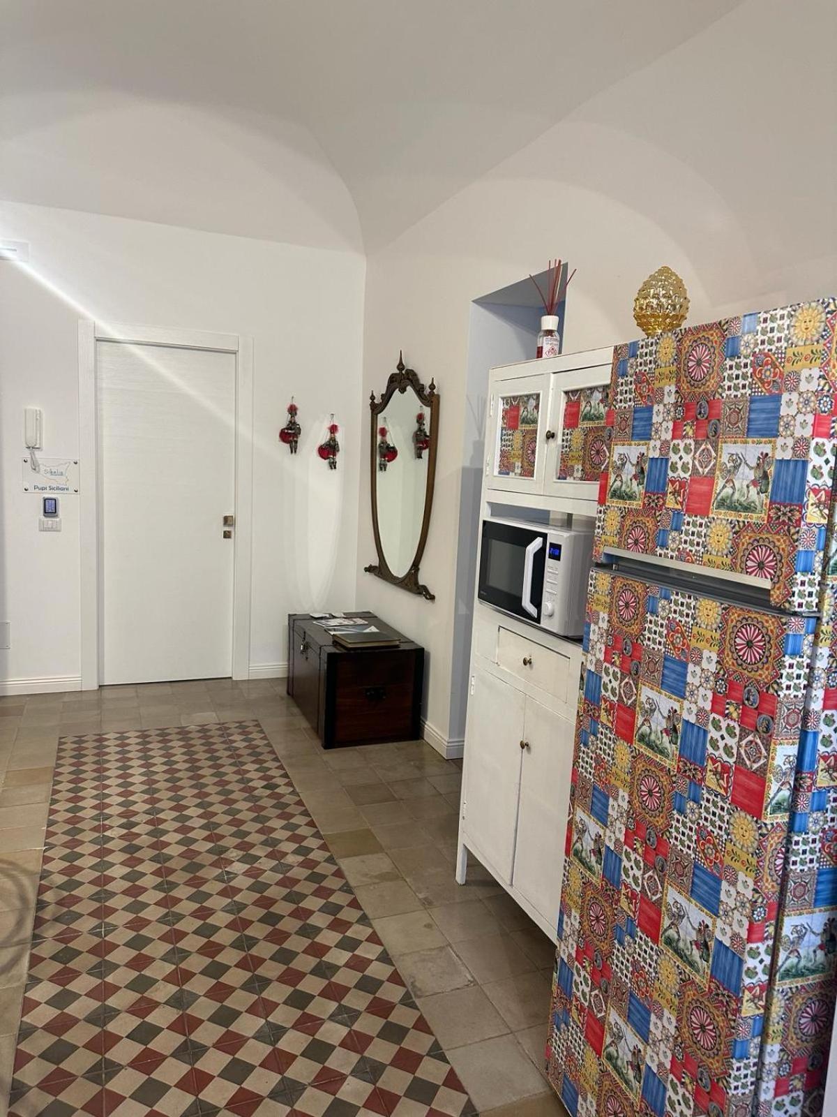 Sikelia-Sicilian Rooms คาตาเนีย ภายนอก รูปภาพ