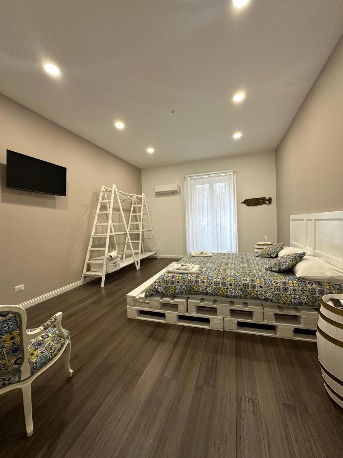 Sikelia-Sicilian Rooms คาตาเนีย ภายนอก รูปภาพ