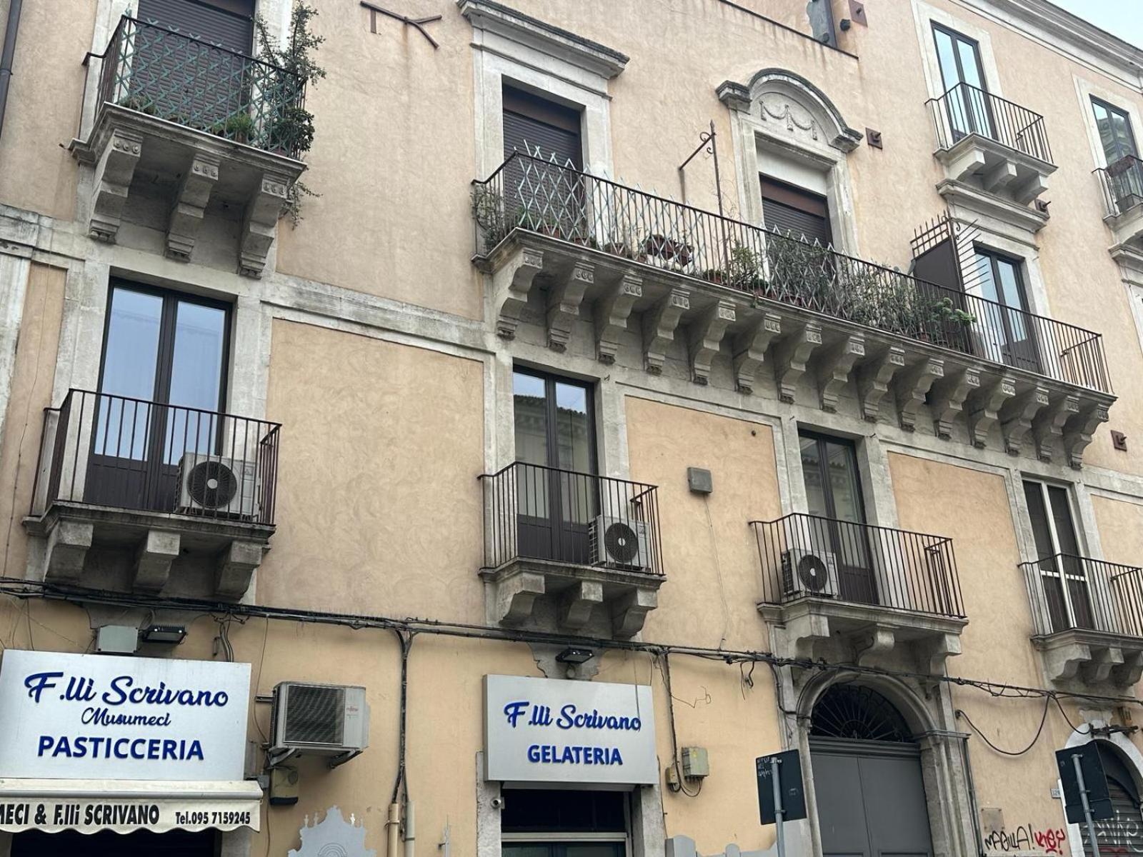 Sikelia-Sicilian Rooms คาตาเนีย ภายนอก รูปภาพ