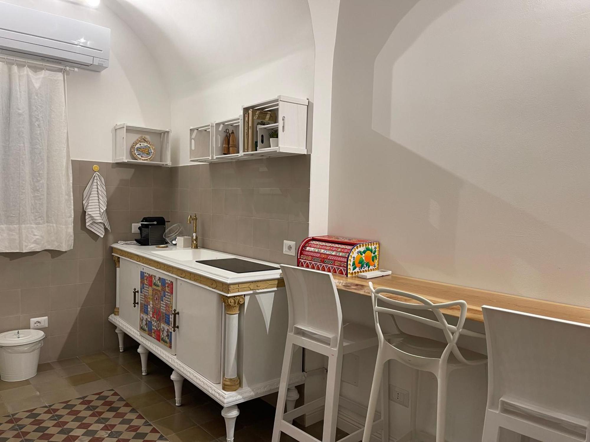 Sikelia-Sicilian Rooms คาตาเนีย ภายนอก รูปภาพ